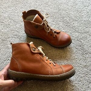 V-Italia Kiki Boots Women's Size 39 Tan Brown Leather Lace Up Ankle Bootie